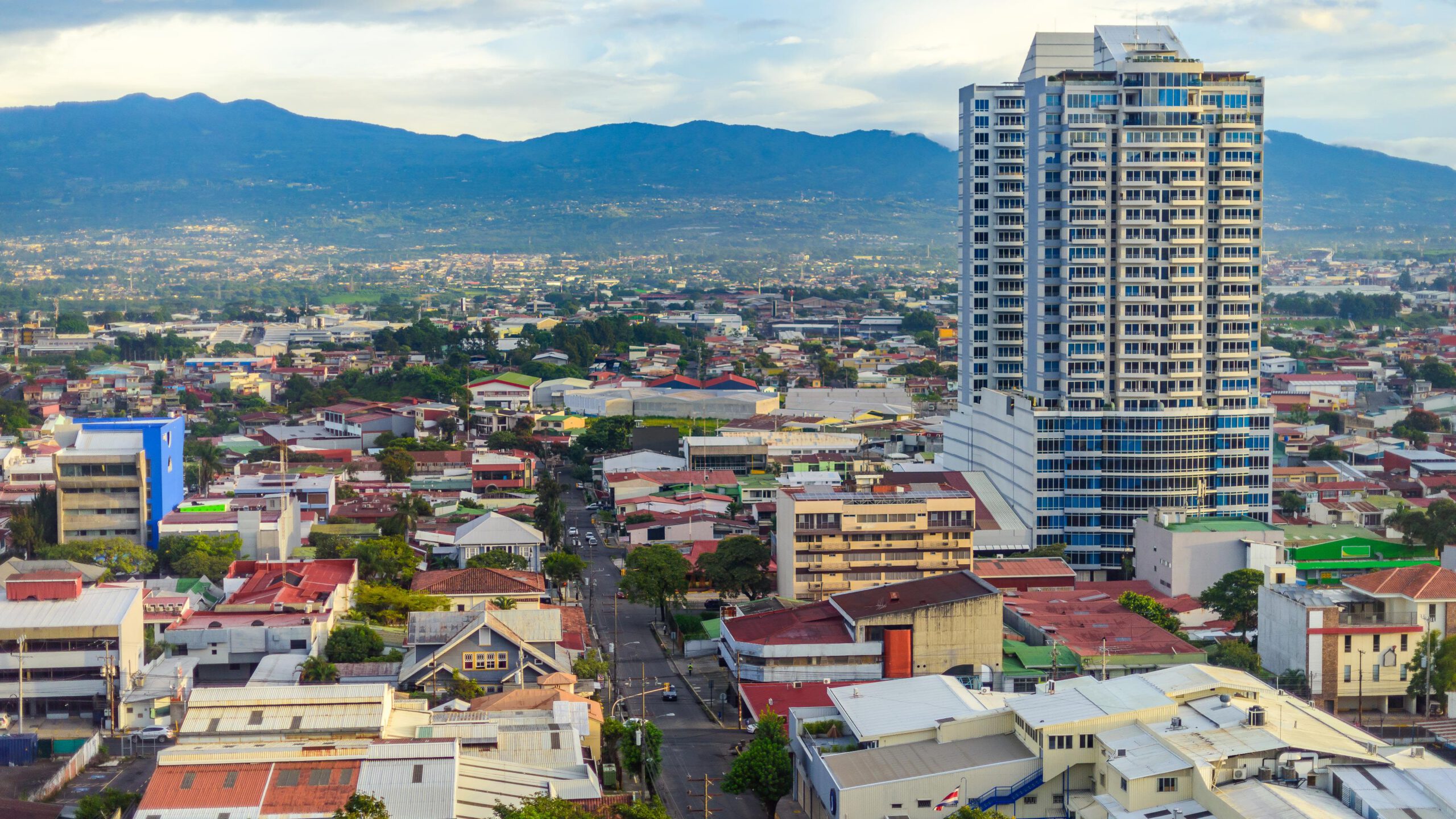 Vista urbana de la oficina Redsoft Costa Rica
